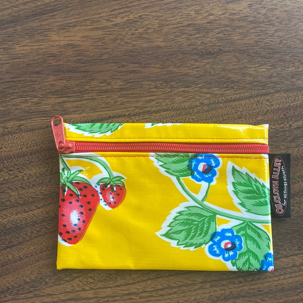 Great condition Oilcloth Change purse with fruit design